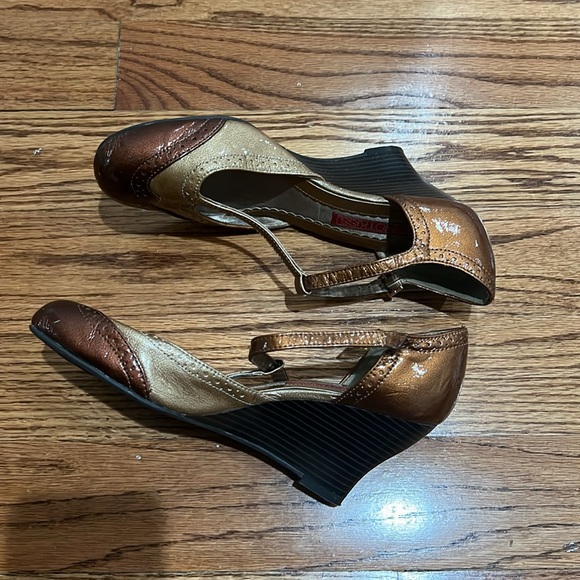 Hot Kiss Wedge Shoes - Picture 3 of 4